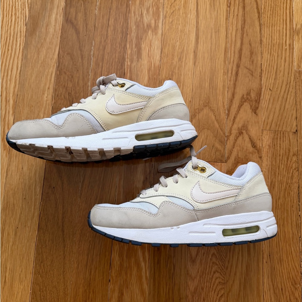 Nike Beige and White Air Max 5.5Y/ women’s size 7